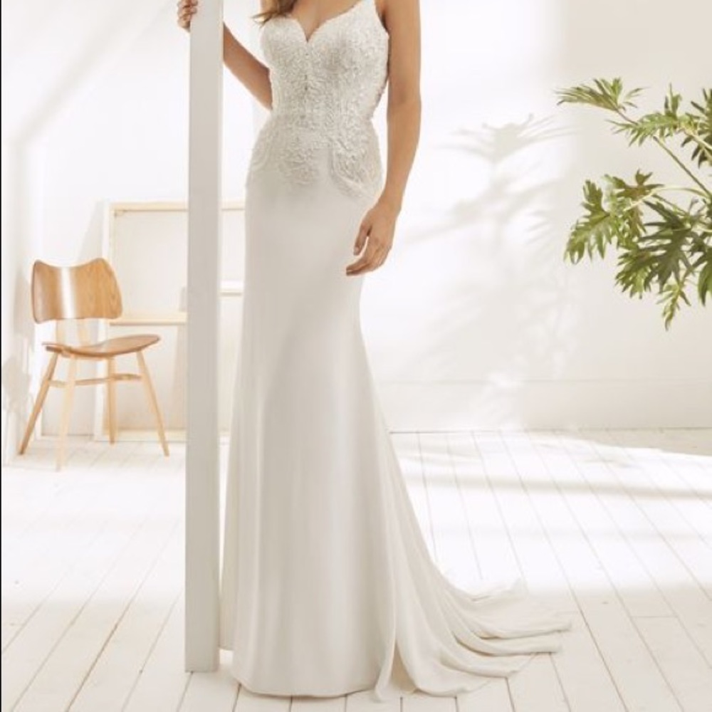 Ivory crepe wedding gown